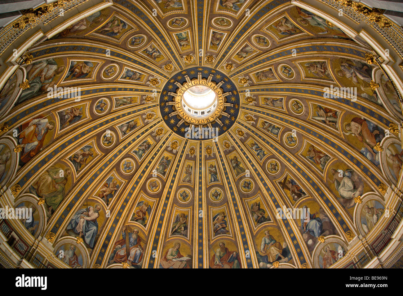 Italia Lazio Roma Città del Vaticano l'interno della cupola della