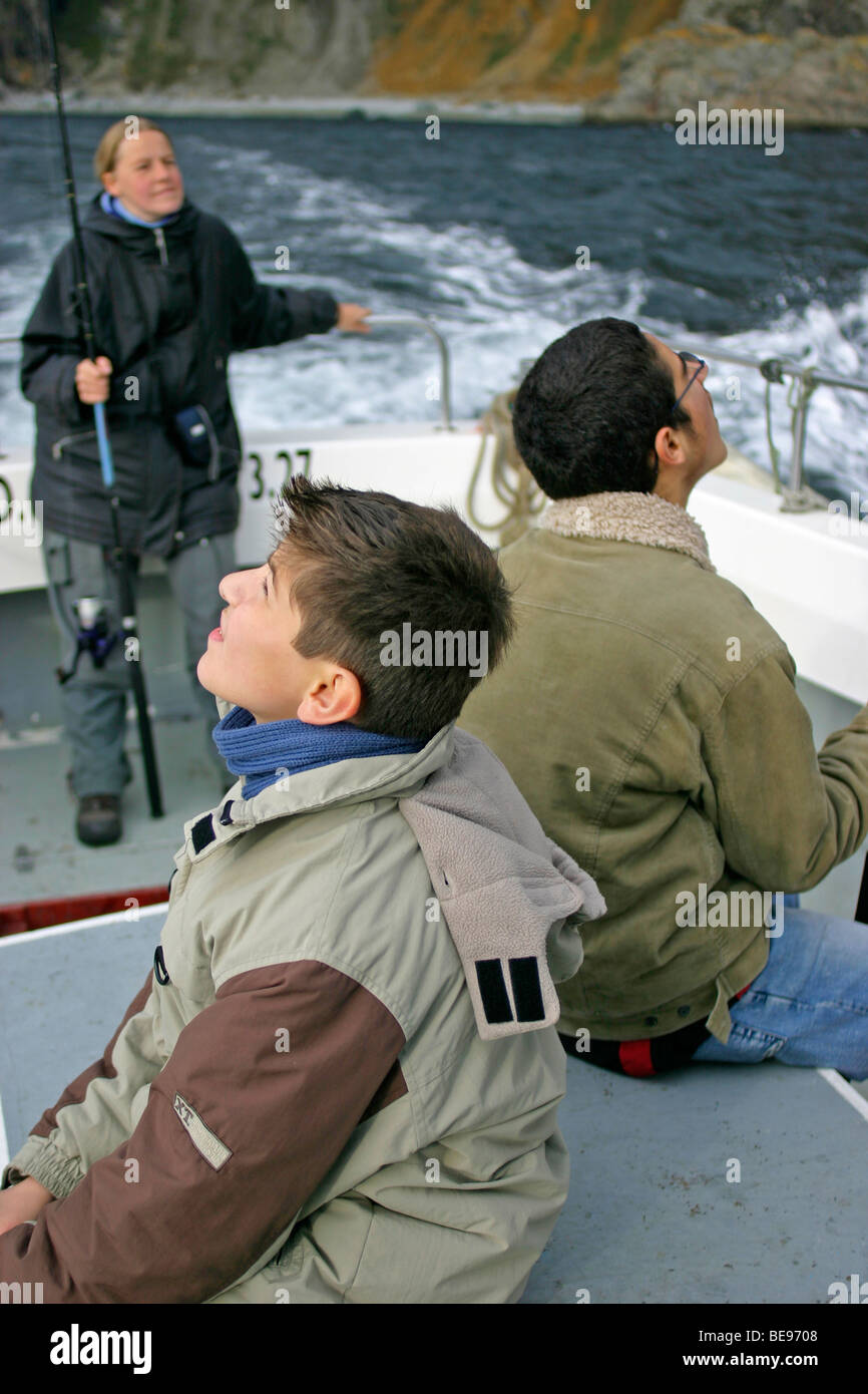 Una famiglia andando su un viaggio di pesca fuori Slieve campionati, County Donegal, Repubblica di Irlanda Foto Stock