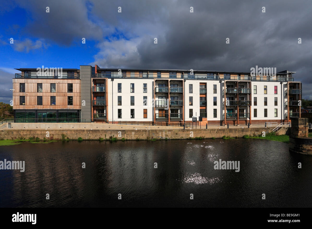 Wakefield Waterfront lo sviluppo e la Calder e navigazione Hebble, Wakefield, West Yorkshire, Inghilterra, Regno Unito. Foto Stock