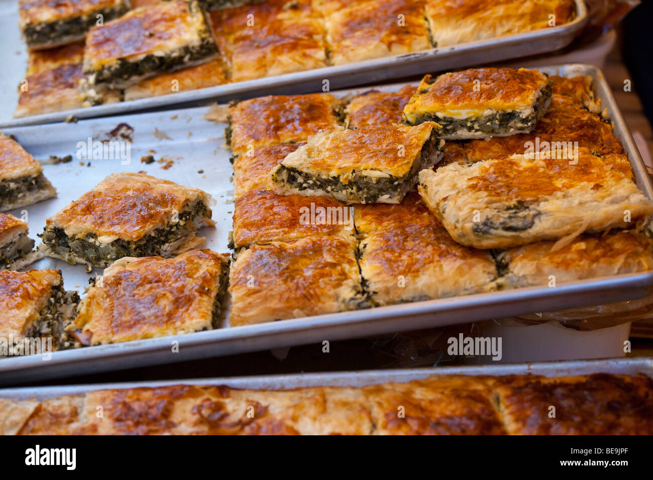 Torta di Spinaci per la festa di San Gennaro Festival di Little Italy a New York City Foto Stock