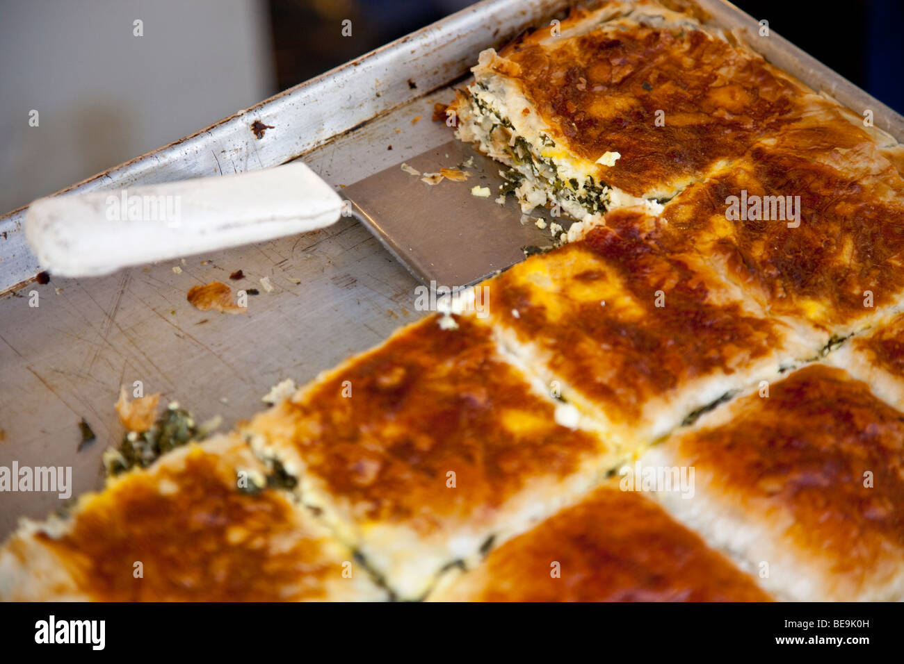 Torta di Spinaci per la festa di San Gennaro Festival di Little Italy a New York City Foto Stock