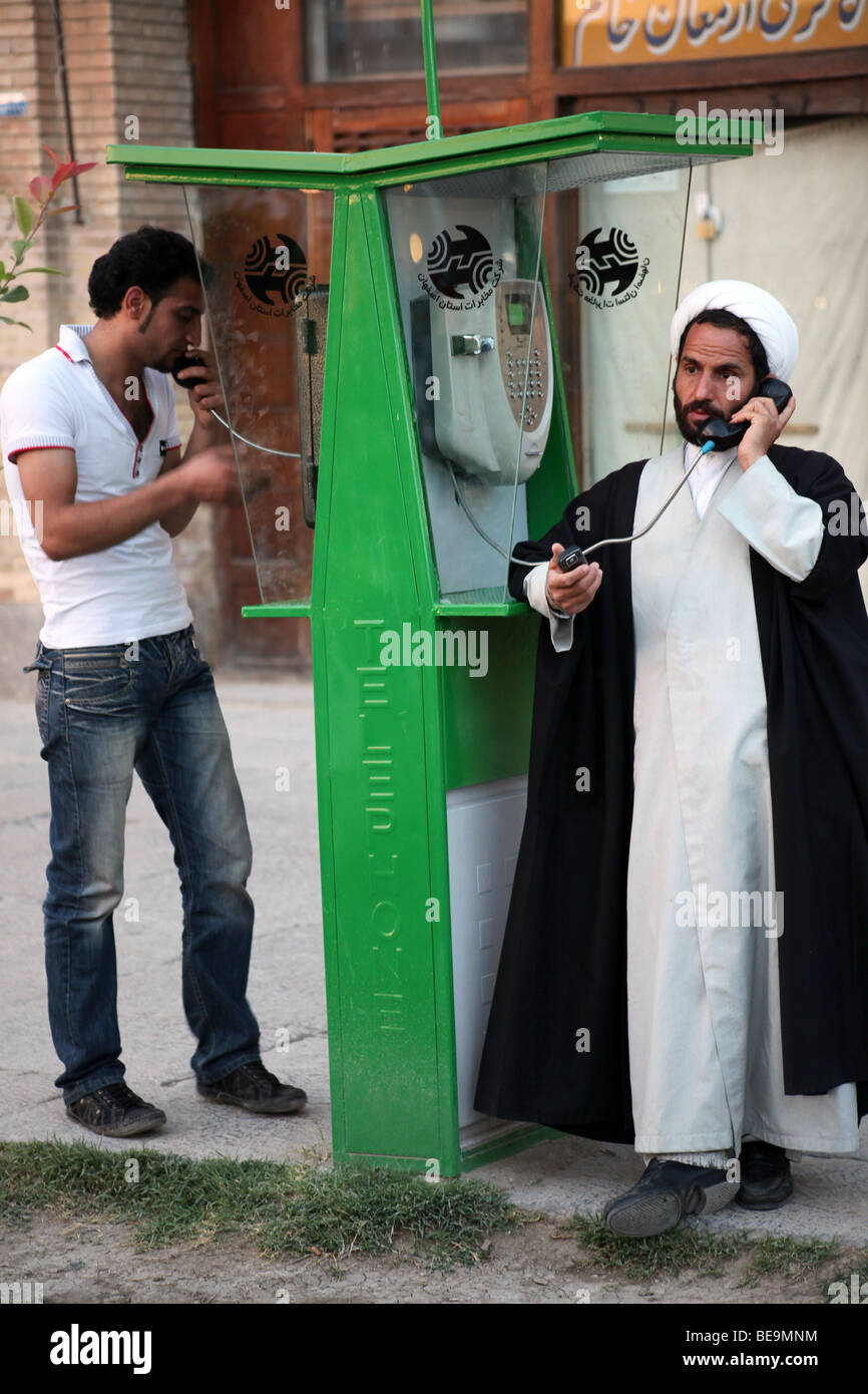 Iran, Isfahan (Ispahan o Hispahan): telefono pubblico. 2009/06/15 Foto Stock
