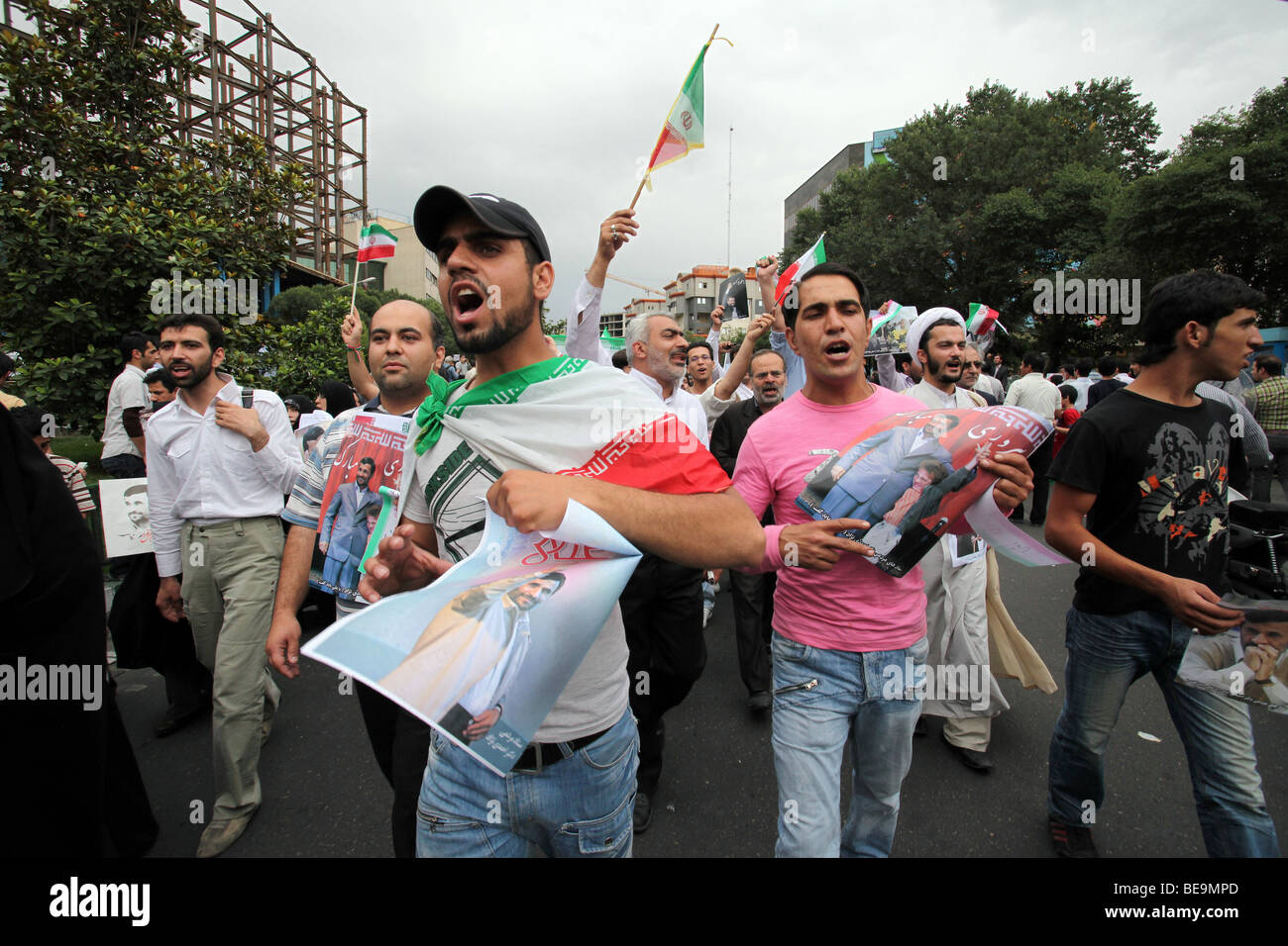 Iran Teheran: Sostenitori di Mahmoud Ahmadinejad, Presidente della Repubblica Islamica di Iran. 2009/06/14 Foto Stock