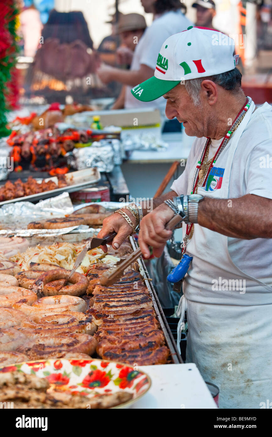 Piccante salsiccia italiana per la festa di San Gennaro Festival di Little Italy a New York City Foto Stock