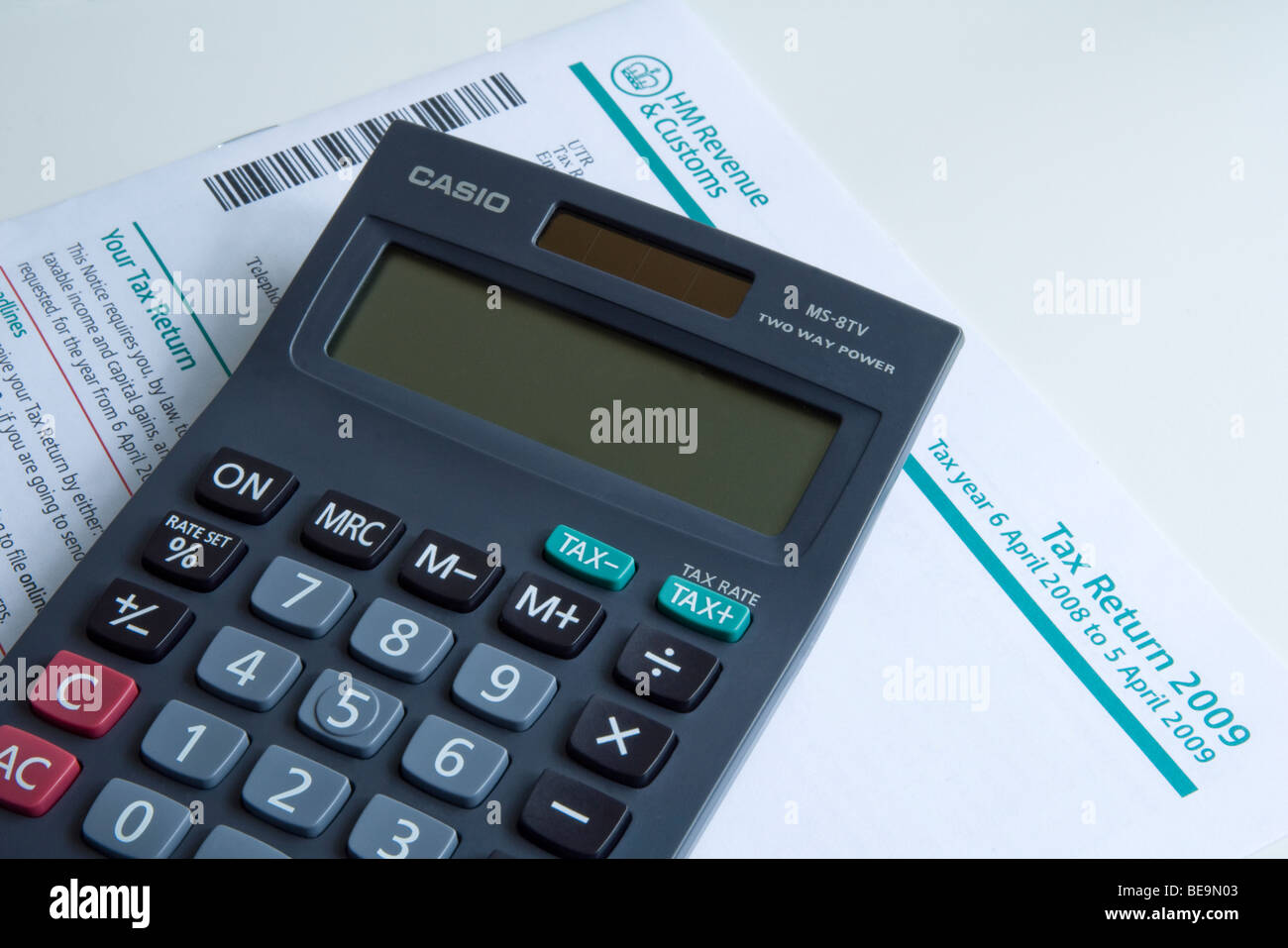 Calcolatrice con Imposta modulo di ritorno Foto stock - Alamy