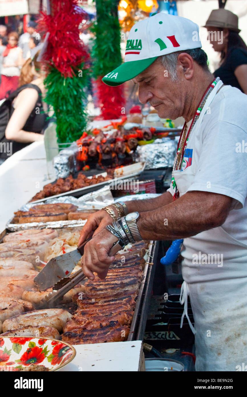 Piccante salsiccia italiana per la festa di San Gennaro Festival di Little Italy a New York City Foto Stock