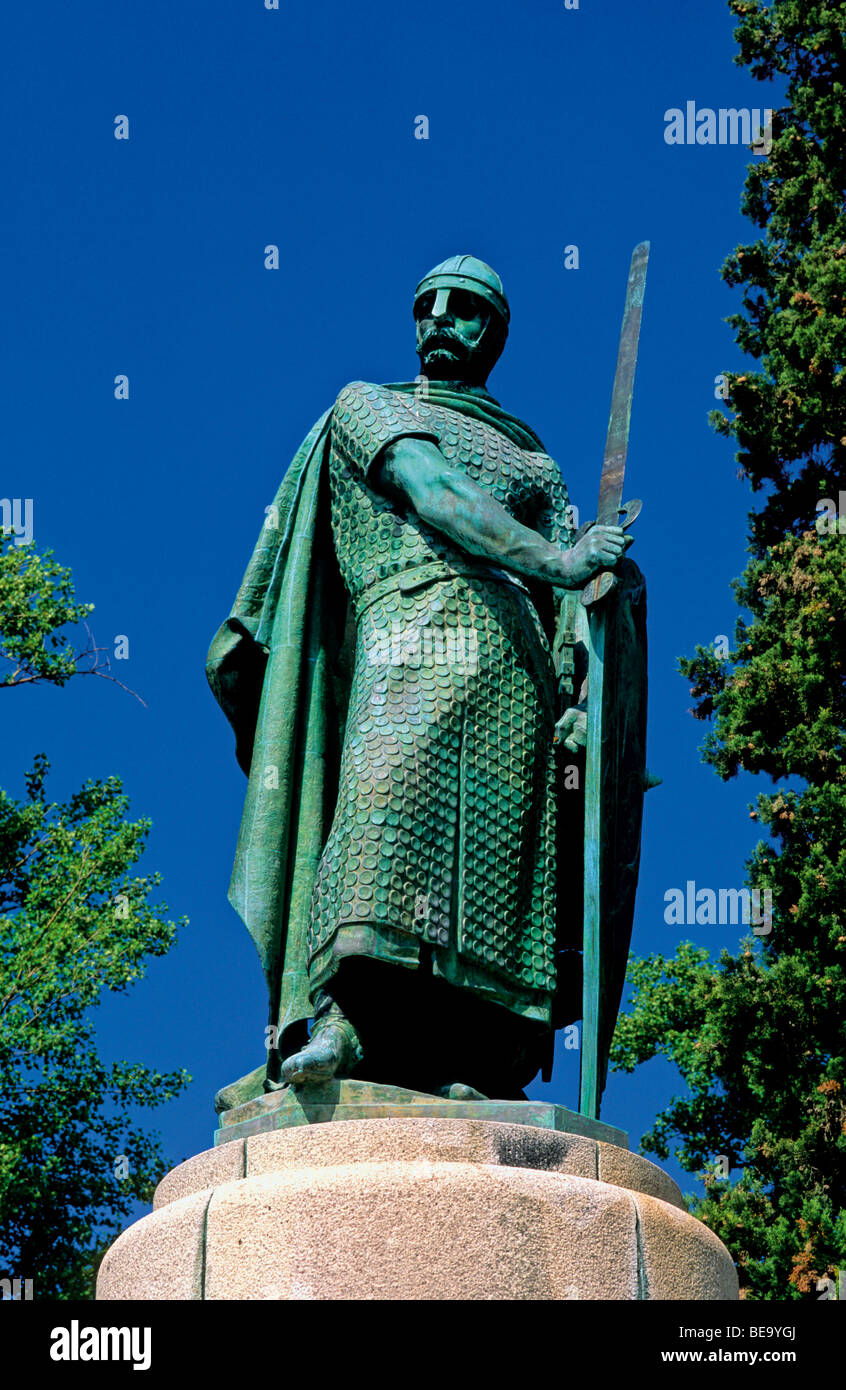 Il Portogallo, Guimaraes: Statua di Portugals primo re Afonso Henrique Foto Stock