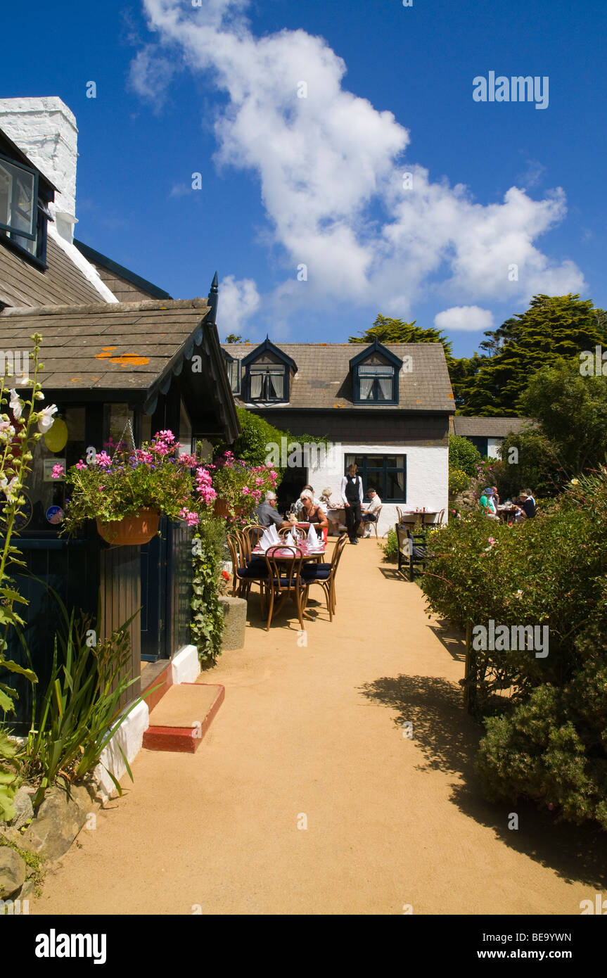 dh LITTLE SARK ISLAND turisti ristoranti all'aperto la Sablonnerie Hotel paese ospite desinare canale isole villeggiatura Foto Stock