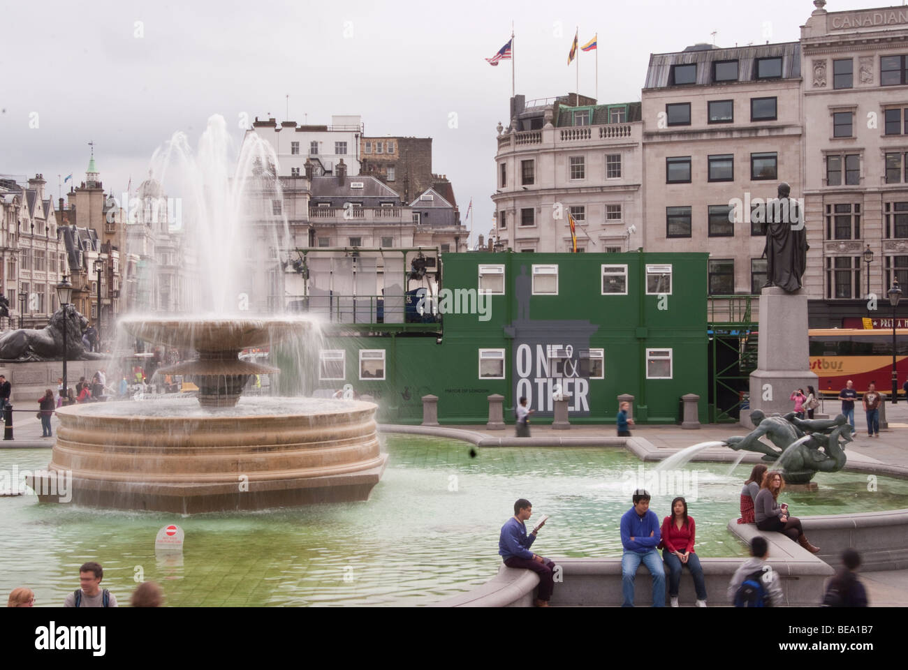 Trafalgar Square sede di Antony Gormley è uno & altre opere d'arte vivente sul quarto zoccolo Foto Stock