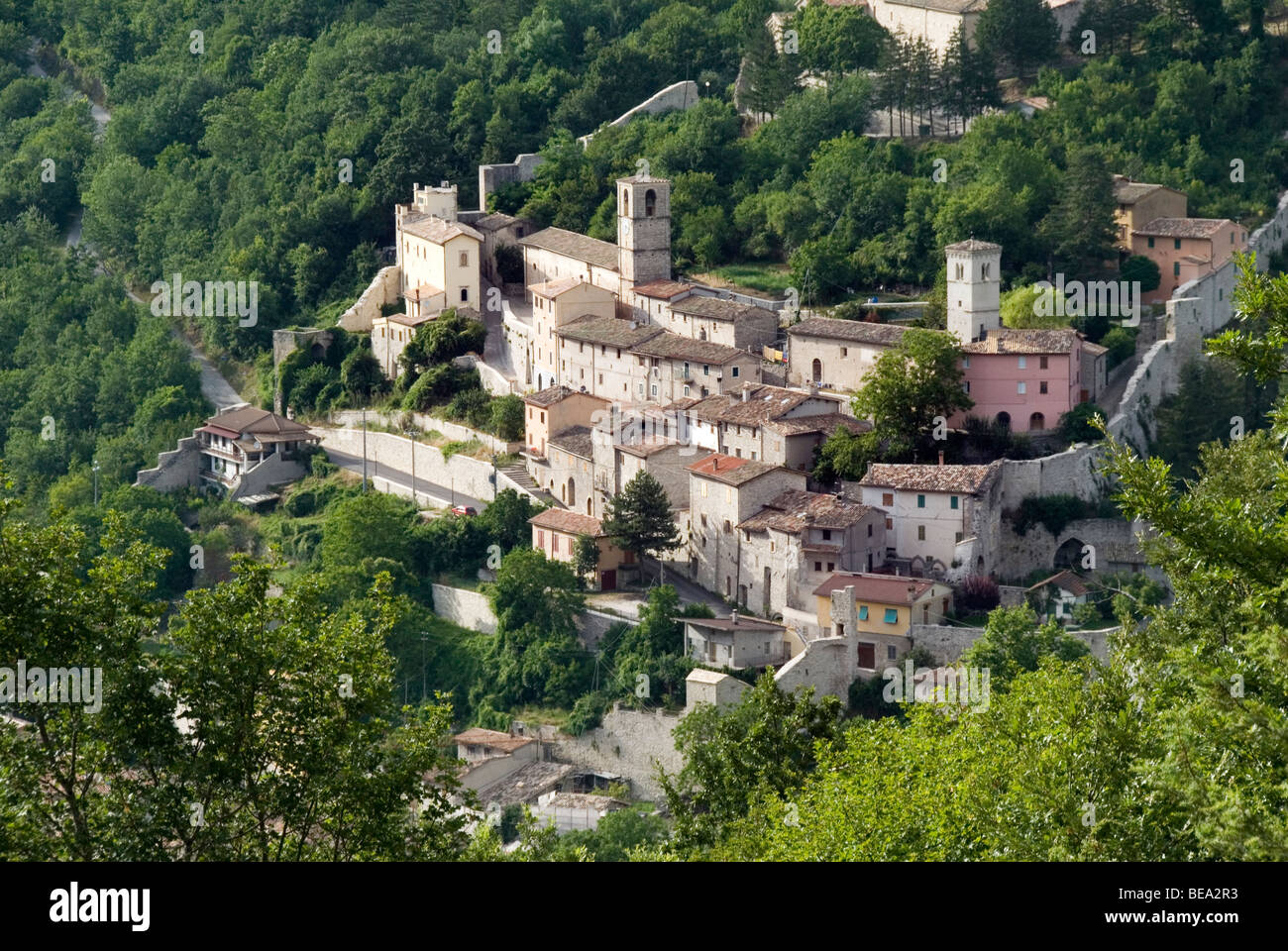 Borgo fortificato di Castel Sant'Angelo sul Nera, Le Marche Italia Foto Stock