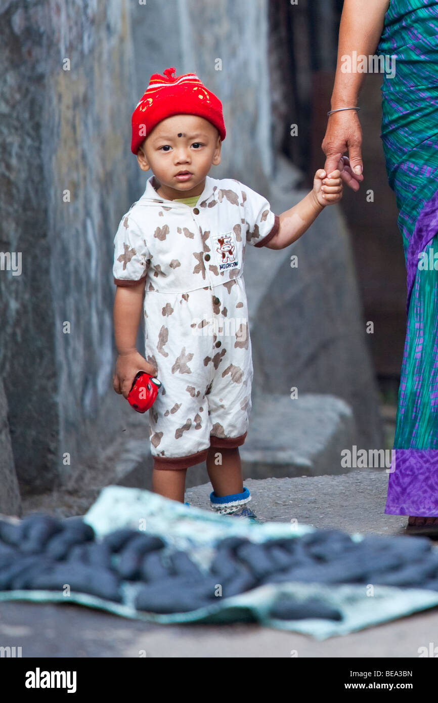 Giovane ragazzo in Ghum Darjeeling in India Foto Stock
