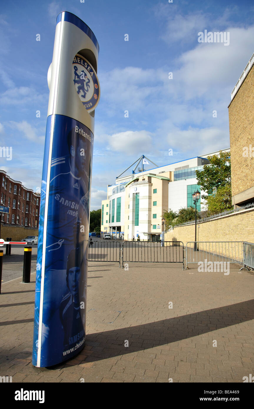 Del Chelsea Bridge Stanford Football Ground, Fulham, London Borough di Hammersmith e Fulham, Londra, Inghilterra, Regno Unito Foto Stock
