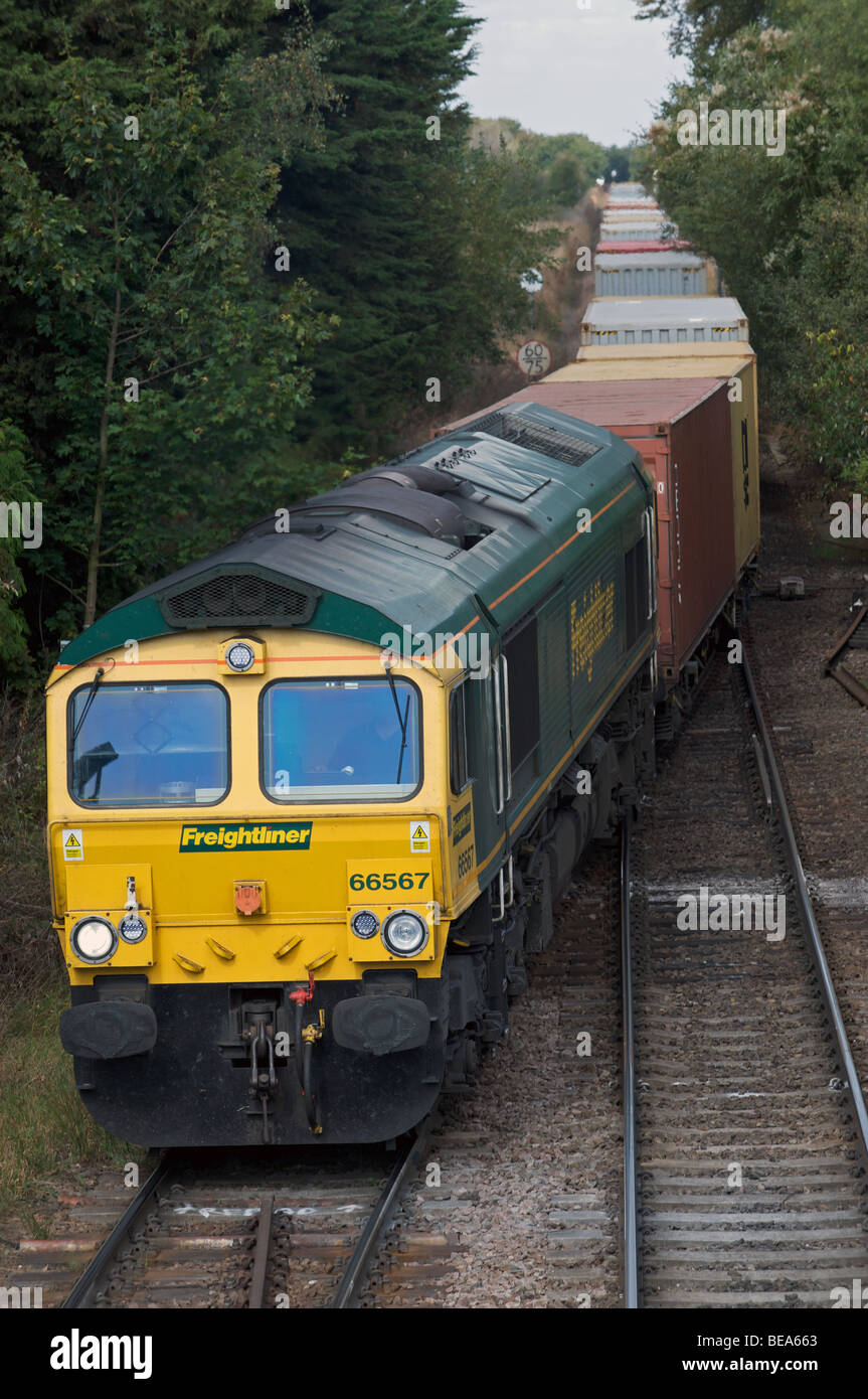 Treno merci, cambiando le vie A Trimley vicino a Felixstowe, Regno Unito. Foto Stock