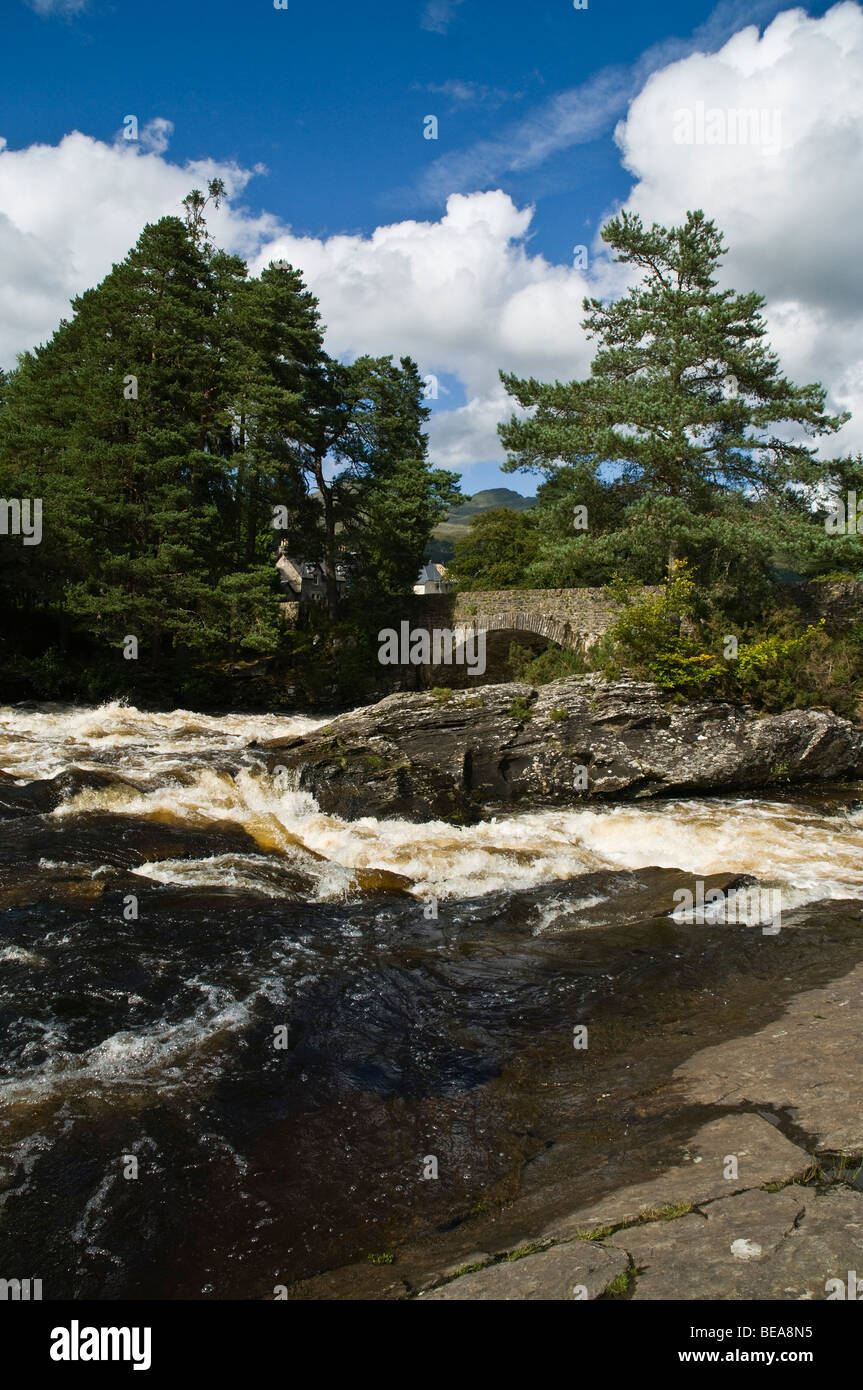 Dh Falls of Dochart KILLIN STIRLINGSHIRE cascate del fiume Fiume rapids Dochart cade e Killin bridge Scozia Scotland Foto Stock