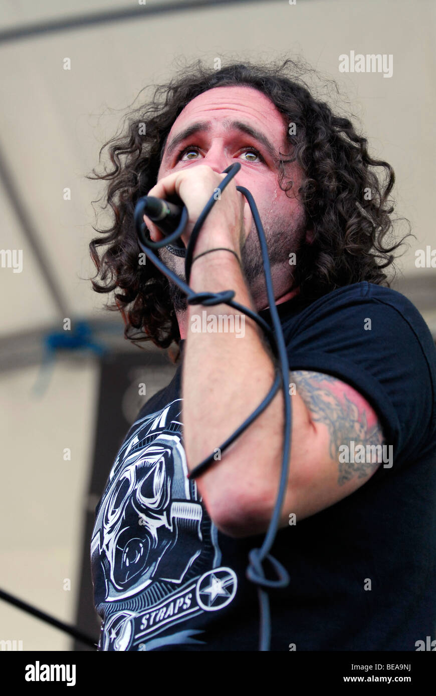 Lead singer Nick Taylor-Stokes della banda Vallenbrosa performing live a Butserfest 2009, Queen Elizabeth Country Park... Foto Stock