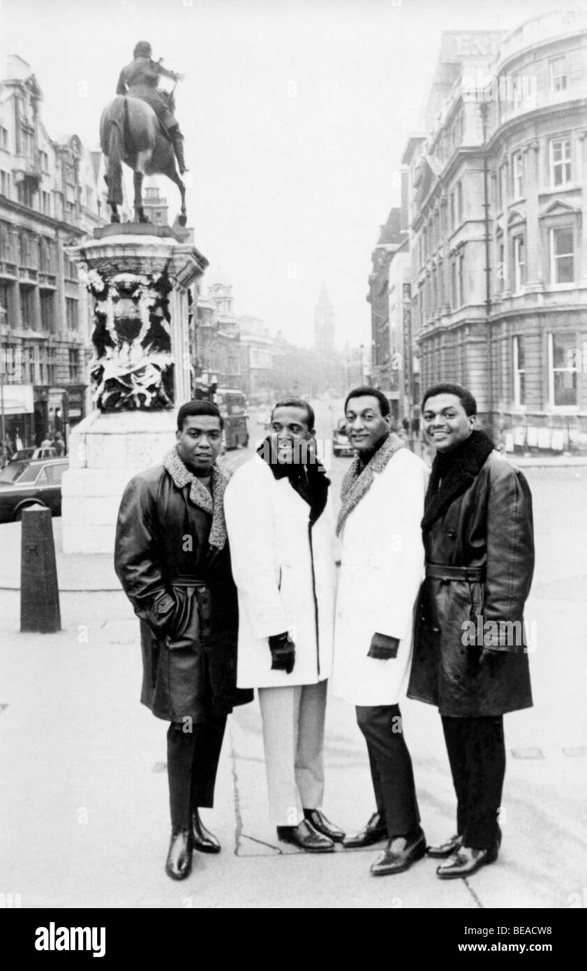 Quattro cime - noi del gruppo vocale in Trafalgar Square di Londra nel 1966 Foto Stock