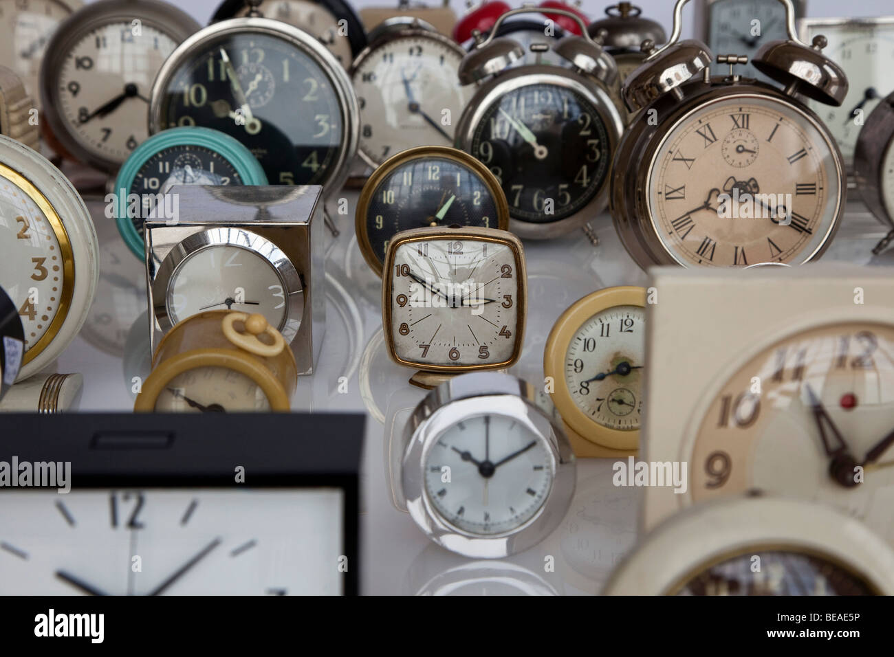 Un array di orologi Foto Stock