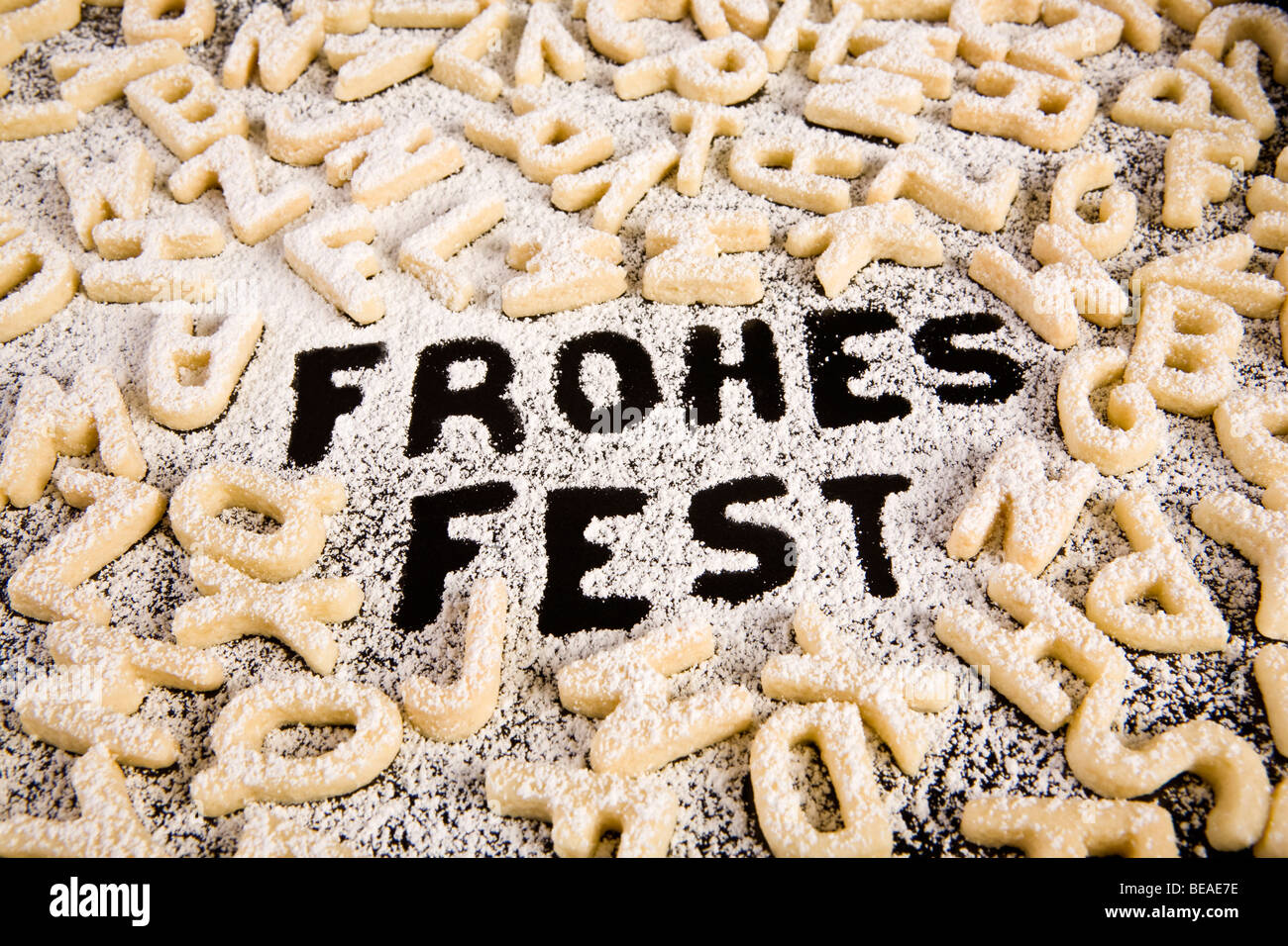 La frase tedesca Frohes Fest enunciato in zucchero a velo Foto Stock