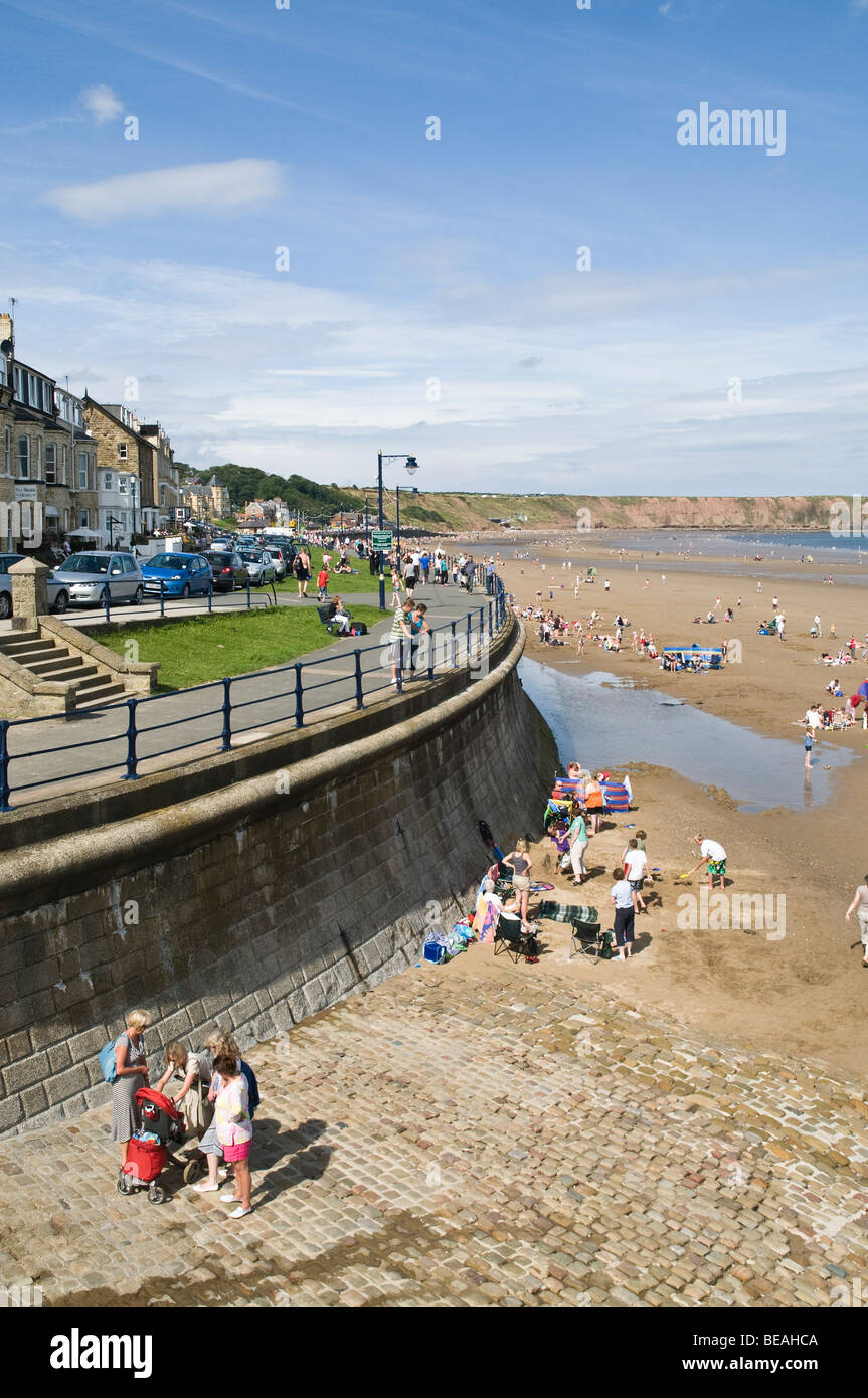 Dh Filey promenade FILEY North Yorkshire Beach resort per vacanze turismo balneare Foto Stock