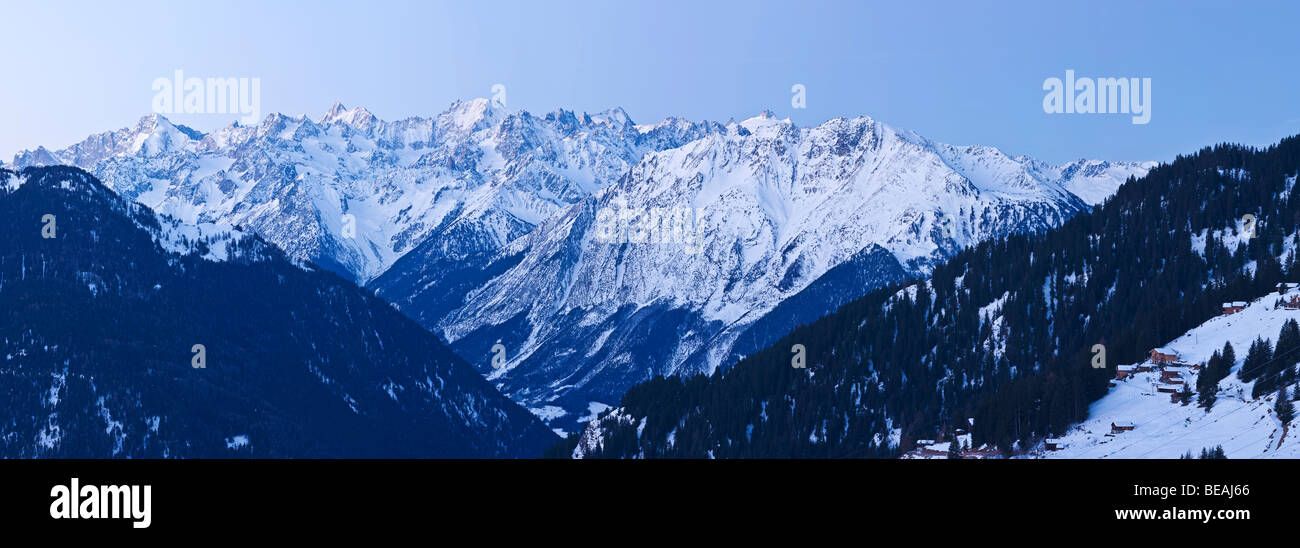 Verbier, Aiguille d'Argentiere massiccio in background, quattro valli regione, Alpi Bernesi, Vallese, Svizzera Foto Stock