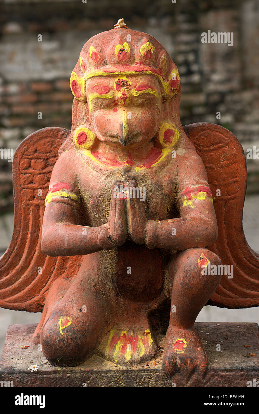 Scultura indù di Garuda, area di Pashupatinath, Kathmandu, Nepal Foto Stock