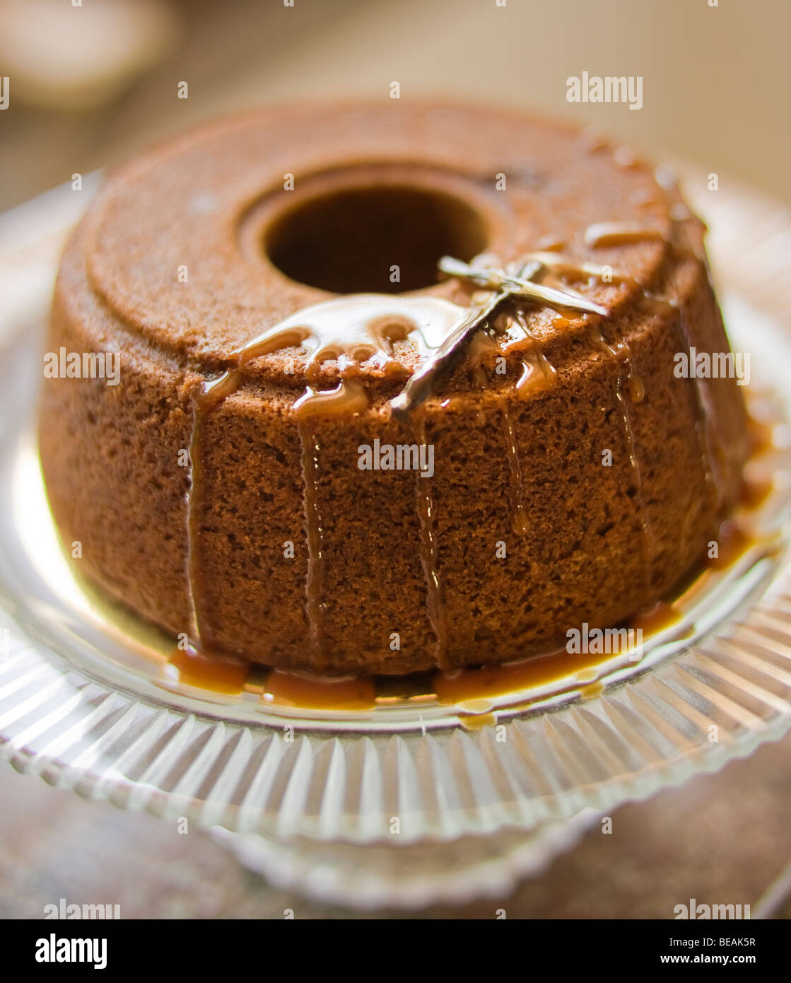 Close-up su un gocciolamento torta di miele Foto Stock