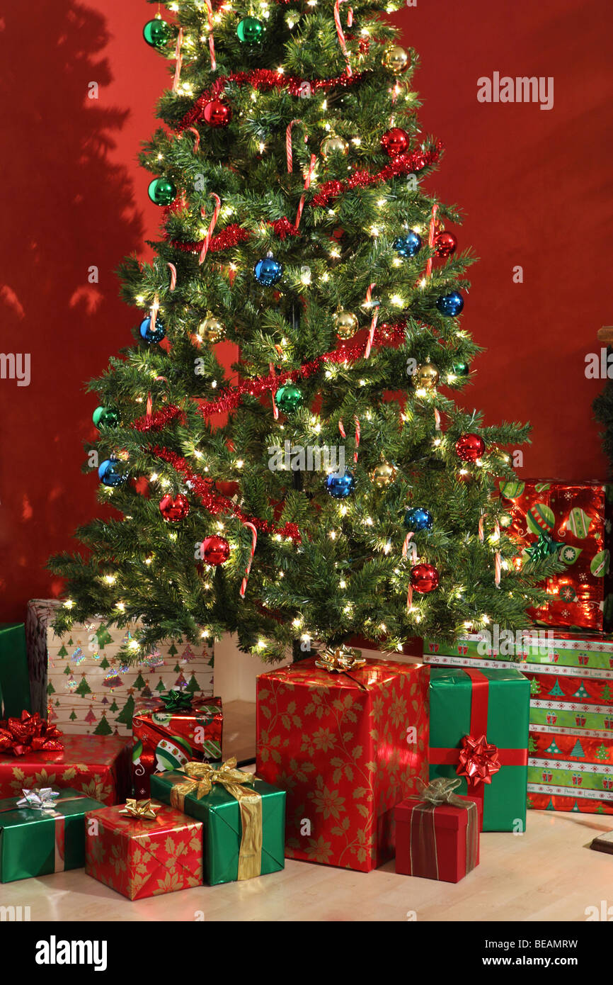 Albero di Natale e regali Foto Stock