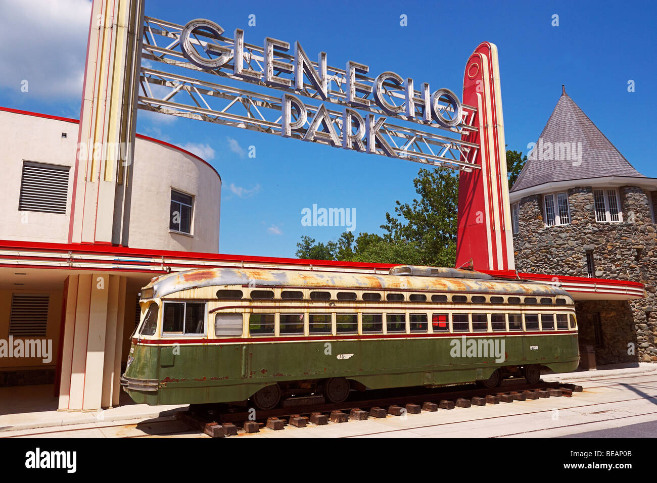 Un antico trolley car all'entrata di Glen Echo Park, Glen Echo, Maryland. Foto Stock