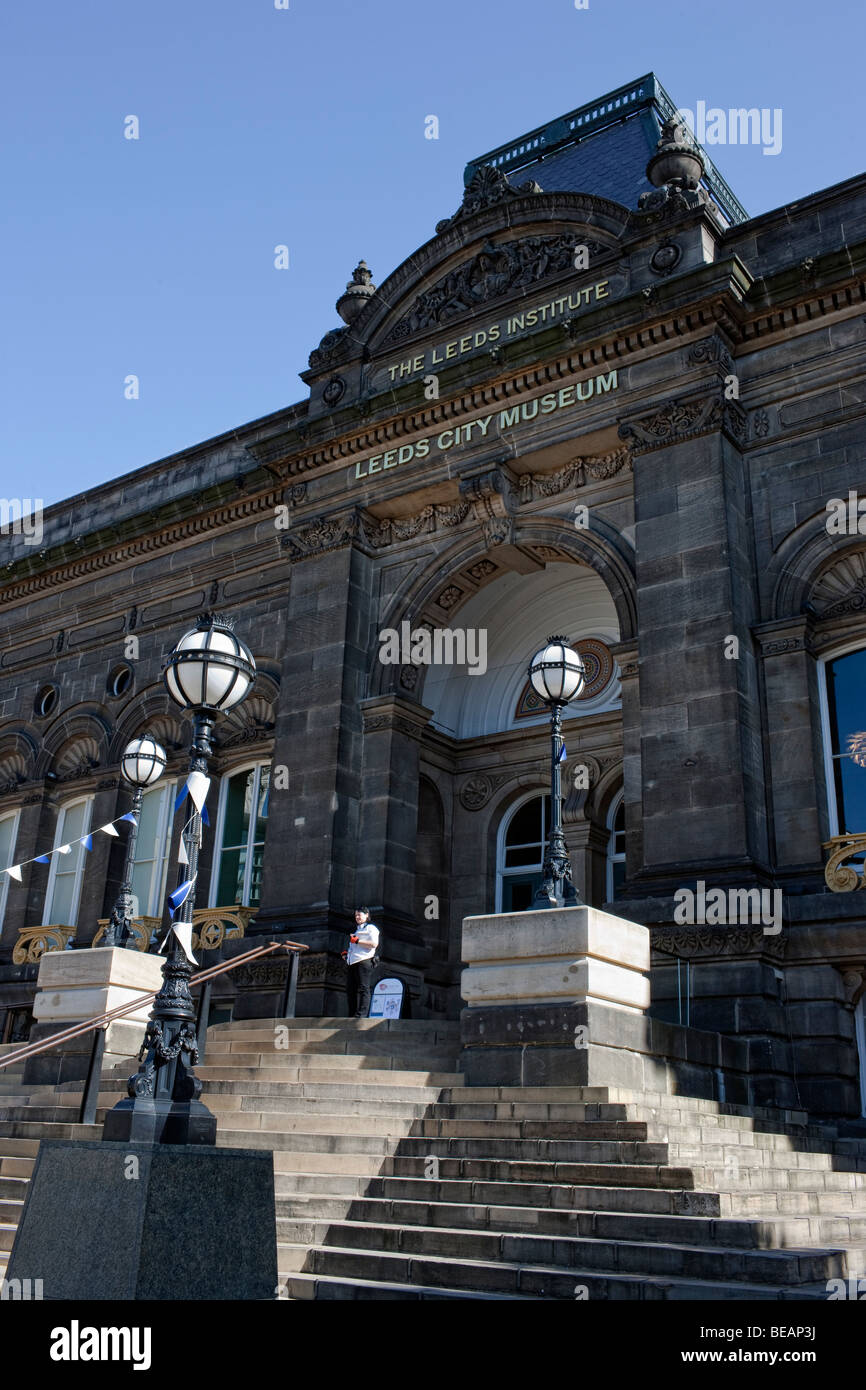 Leeds City Museum, alloggiato nel vecchio Istituto di Leeds building, Leeds, West Yorkshire Foto Stock