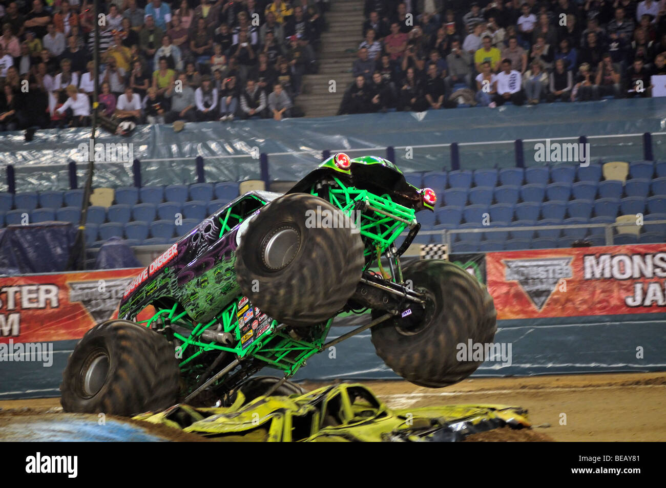 Monster Jam Grave Digger con Charlie Pauken conducente Foto Stock