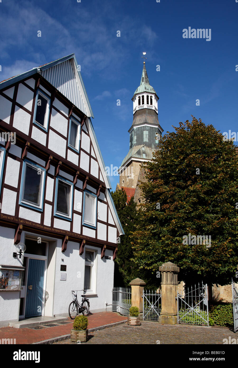 Il XIII secolo la chiesa parrocchiale di San Silvestro in Quakenbrück, Bassa Sassonia (Germania del Nord) Foto Stock