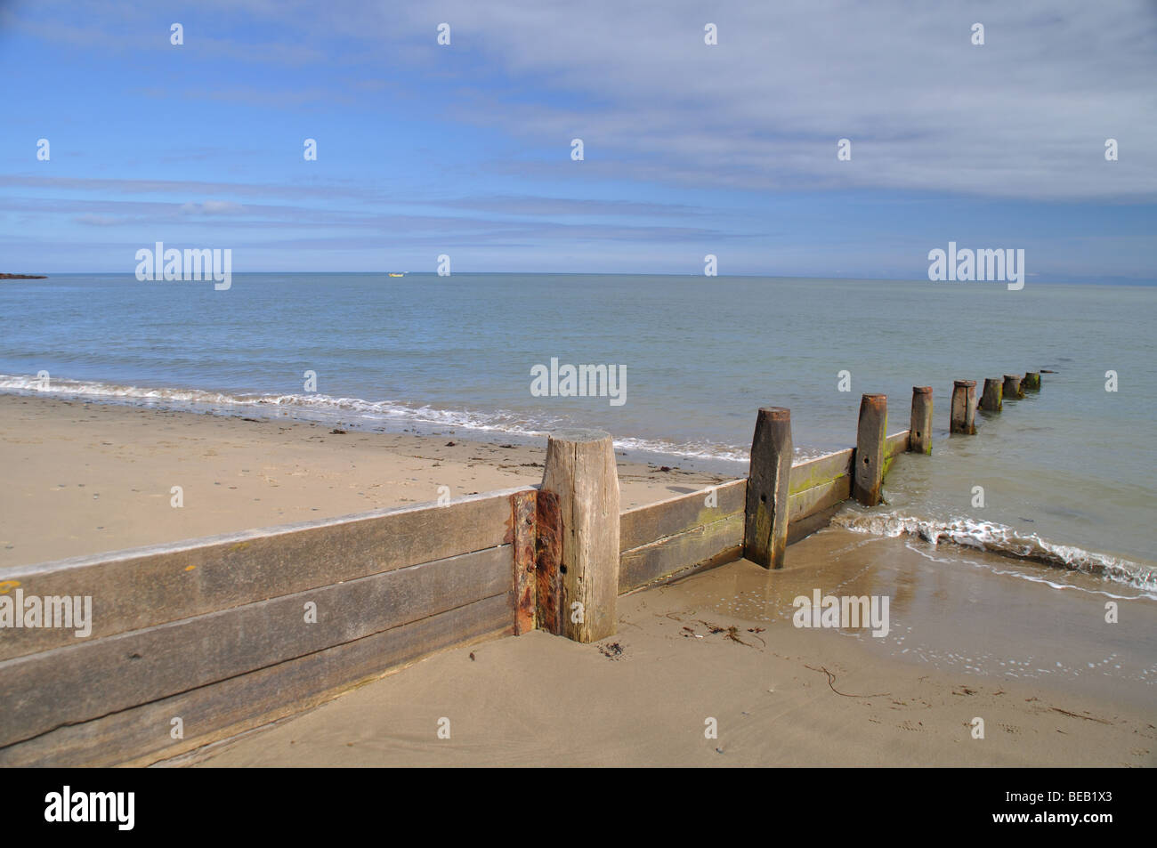 Le difese del mare, Cei Bach Beach, Newquay, Galles Foto Stock