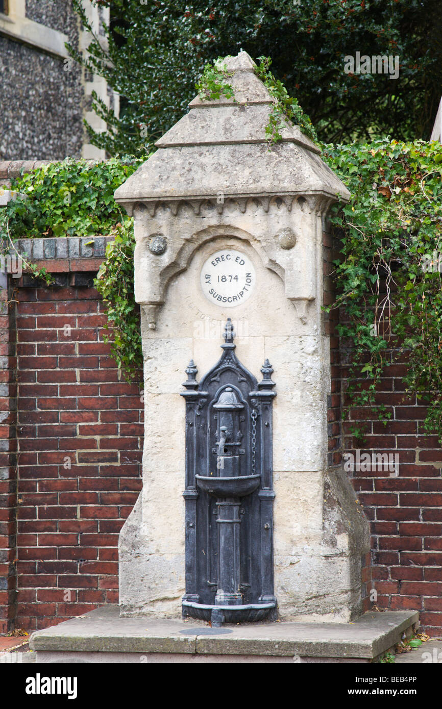Un vecchio "Fontana rinking' in 'frati a piedi", Lewes, Sussex, Inghilterra, Regno Unito. Foto Stock