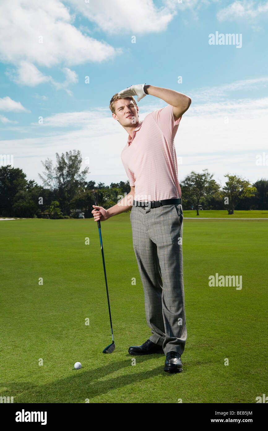 L uomo per giocare a golf in un campo da golf, Biltmore Golf, Coral Gables, Florida, Stati Uniti d'America Foto Stock