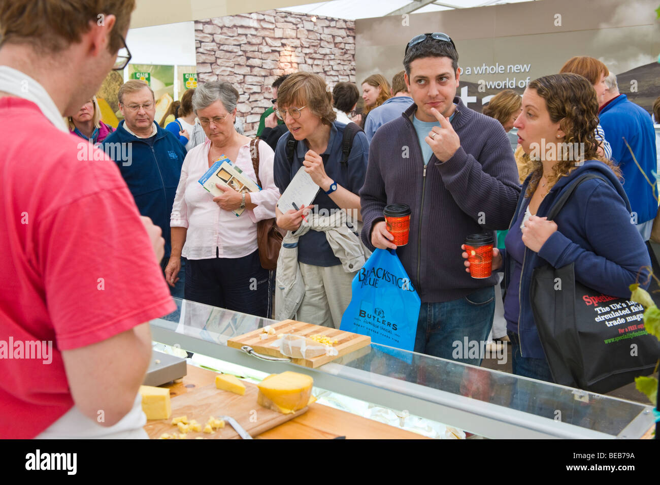 Selezione di formaggi presso il Great British Festa del formaggio Cardiff South Wales UK Foto Stock