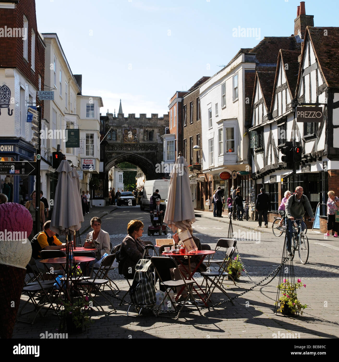 Salisbury Wiltshire, Inghilterra centro città cene alfresco e arredo urbano Foto Stock