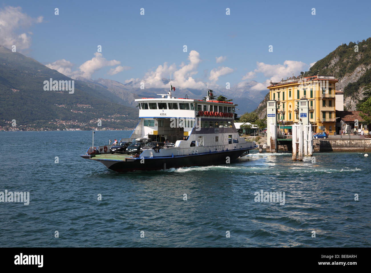 Il traghetto per auto Adda lasciando Varenna sul lago di Como, Italia,  Europa Foto stock - Alamy