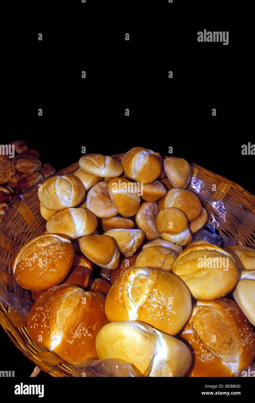 Pane e prodotti da forno, fornitore open-air Market, mercato del venerdì, villaggio di Ocotlan de Morelos, Ocotlan de Morelos, Stato di Oaxaca, Messico Foto Stock