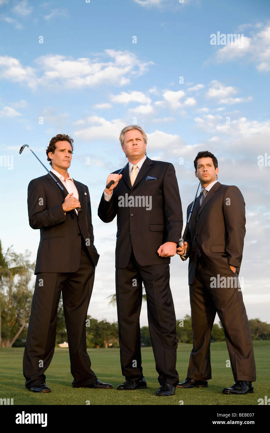 Tre i golfisti in piedi in un campo da golf, Biltmore Golf, Coral Gables, Florida, Stati Uniti d'America Foto Stock