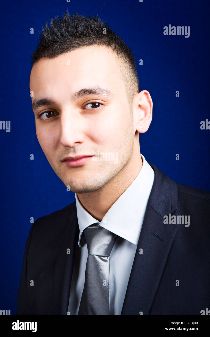 Ritratto aziendale di un giovane uomo Foto Stock