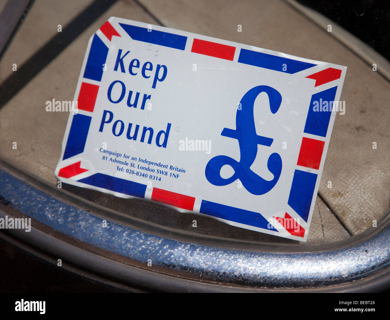 Mantenere la nostra campagna di cancelletto adesivo in auto parabrezza England Regno Unito Foto Stock