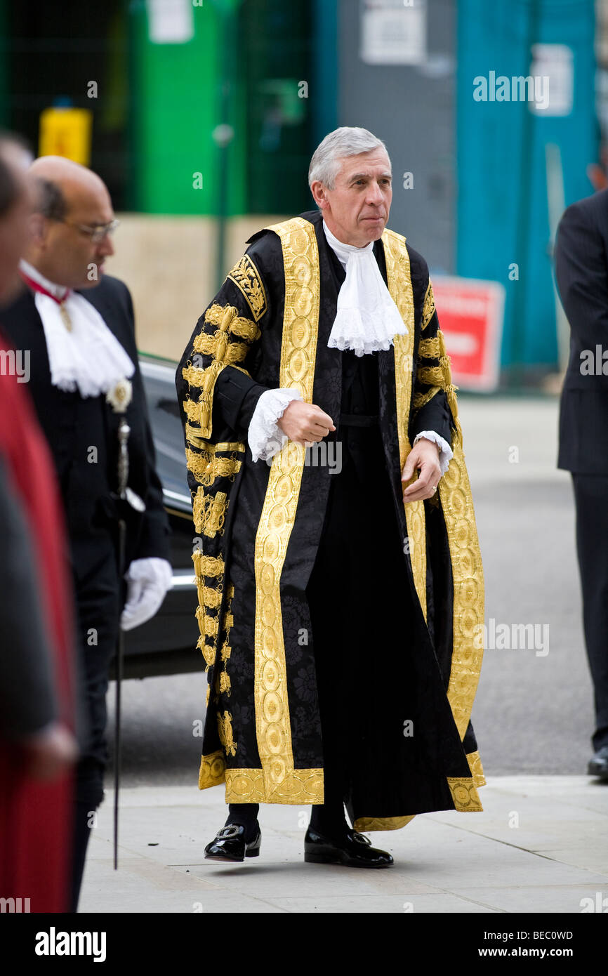 Jack Straw MP, Lord Cancelliere e segretario di Stato per la giustizia, indossa le vesti di ufficio presso l'Abbazia di Westminster Foto Stock