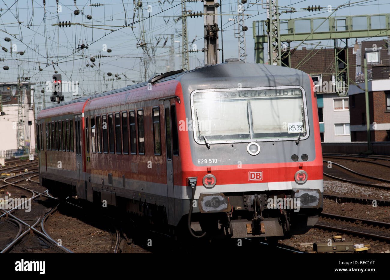 Le ferrovie tedesche vagone ferroviario diesel su un servizio locale tra Colonia e Dusseldorf Foto Stock