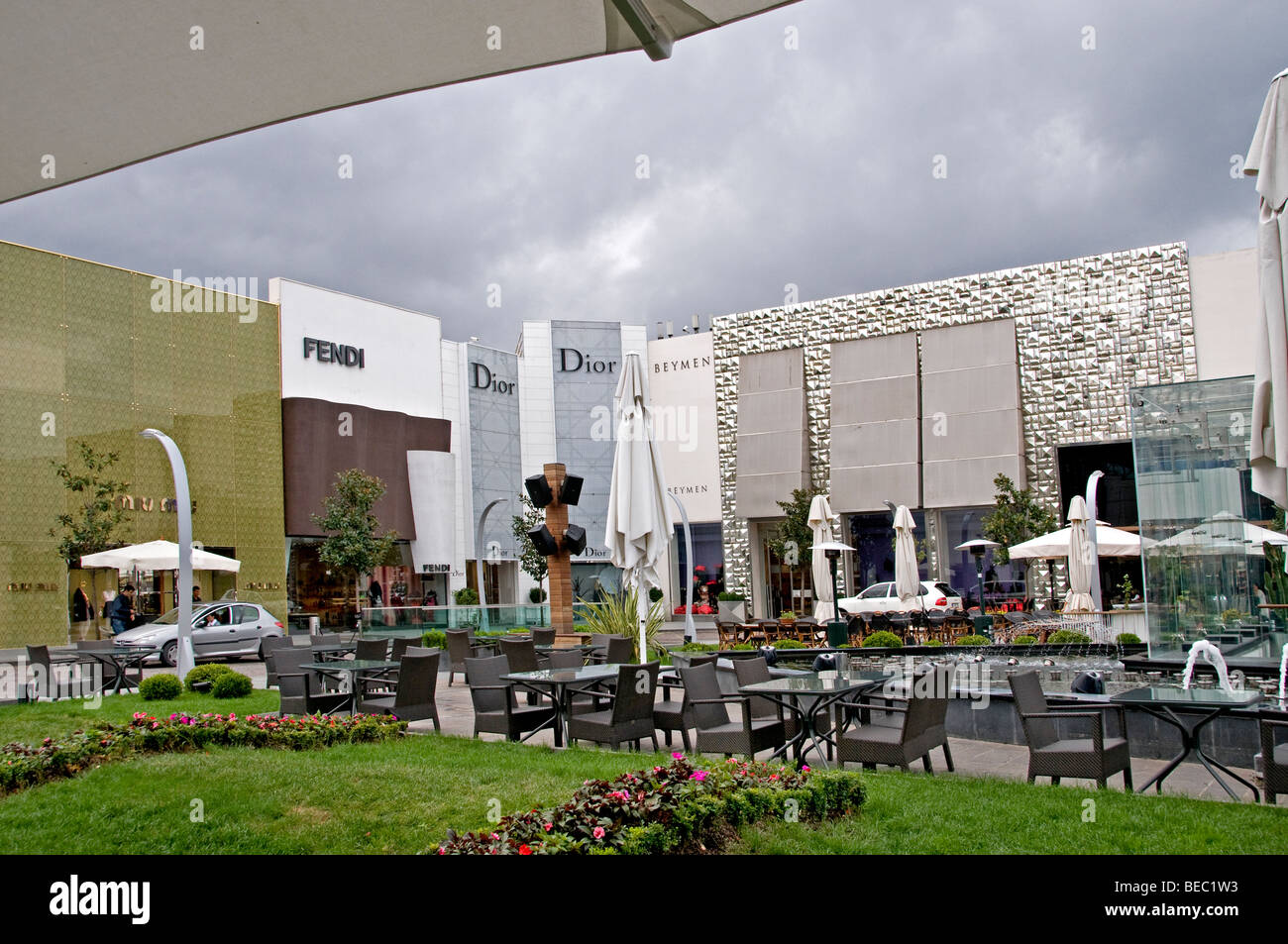 Istanbul Istinye Park shopping mall è un unico stile di vita urbano  ambiente Foto stock - Alamy