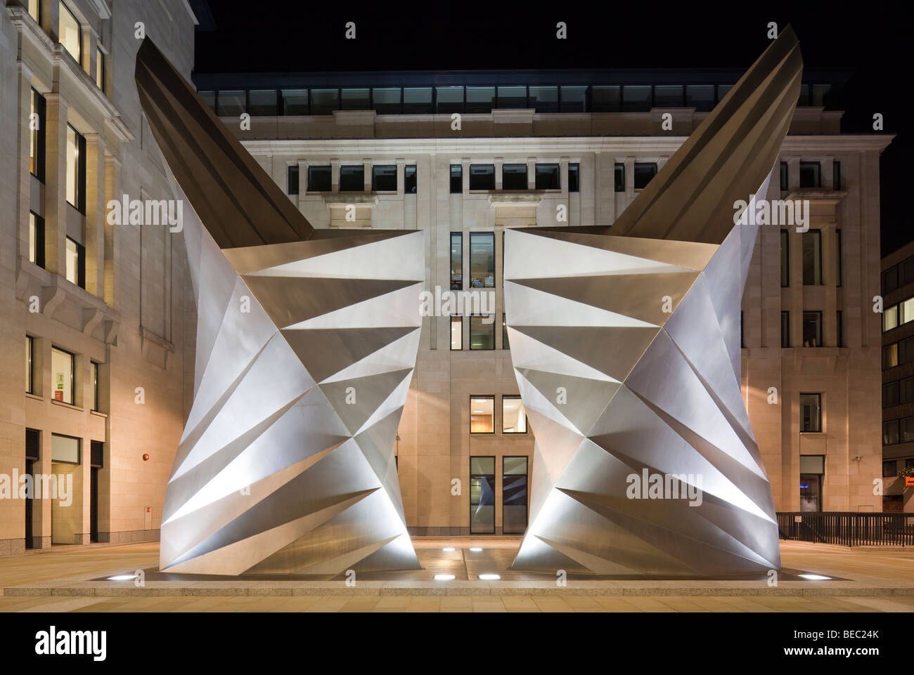 Scultorea sfiati di raffreddamento, Bishop's Court, Londra, Inghilterra, Regno Unito Foto Stock