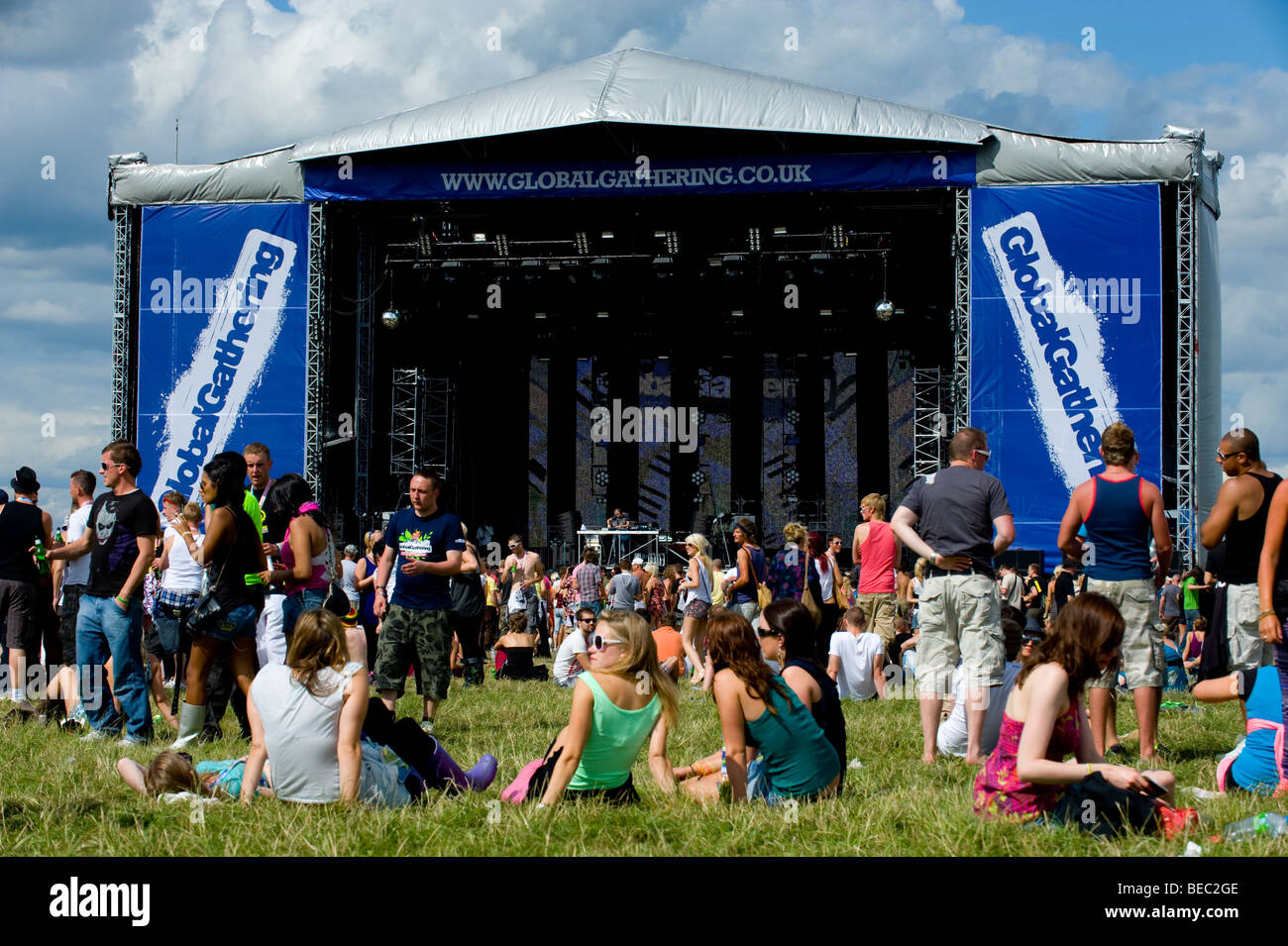 La folla e lo stadio al Raduno Mondiale 2009. Foto Stock
