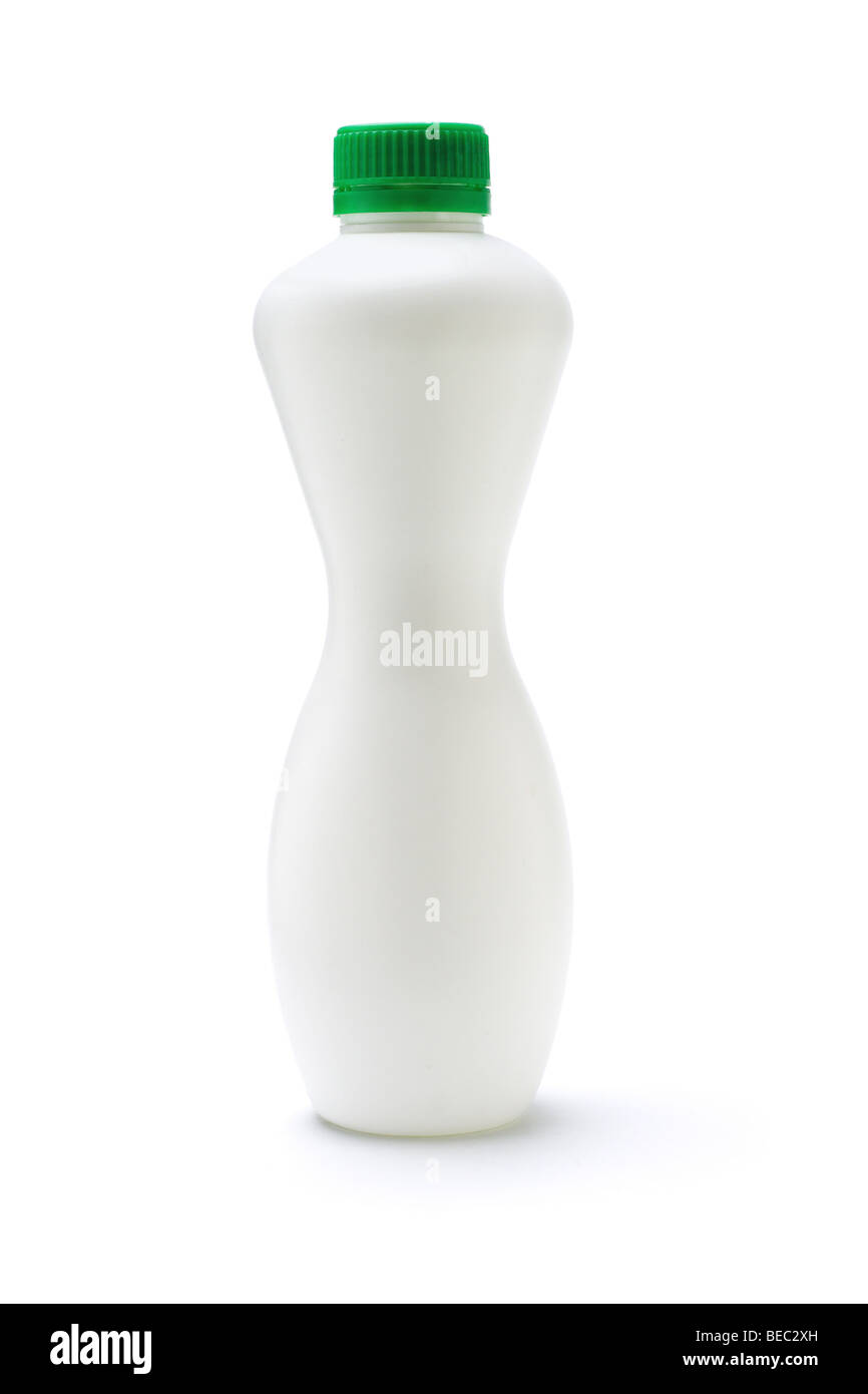 Vuoto in plastica bianco bottiglia di succo di frutta o di latte su sfondo bianco Foto Stock