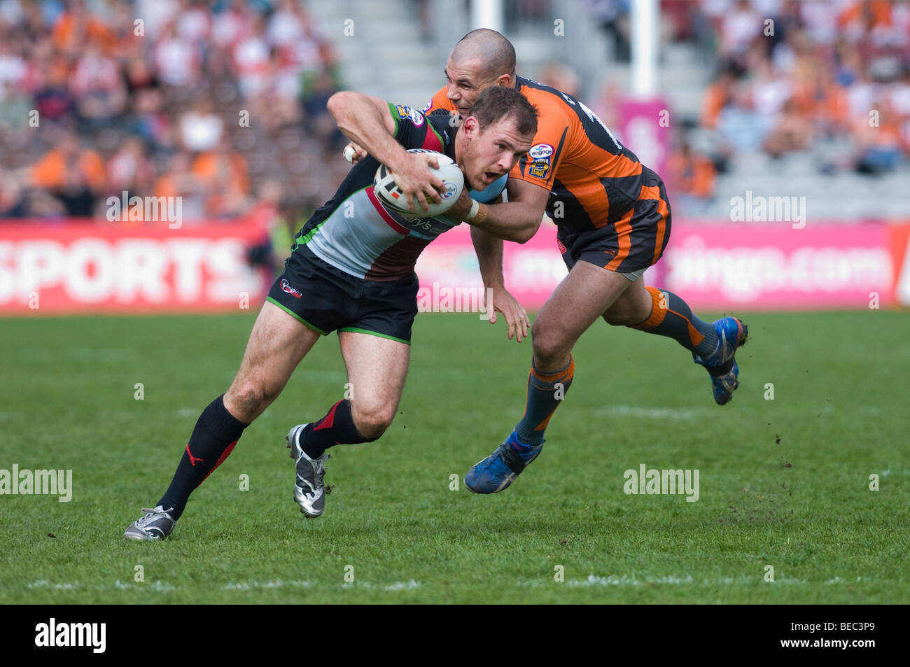 Hull KR Ben Galea si blocca su di arlecchini' di Danny Orr durante un Engage Super League a Twickenham Stoop Foto Stock