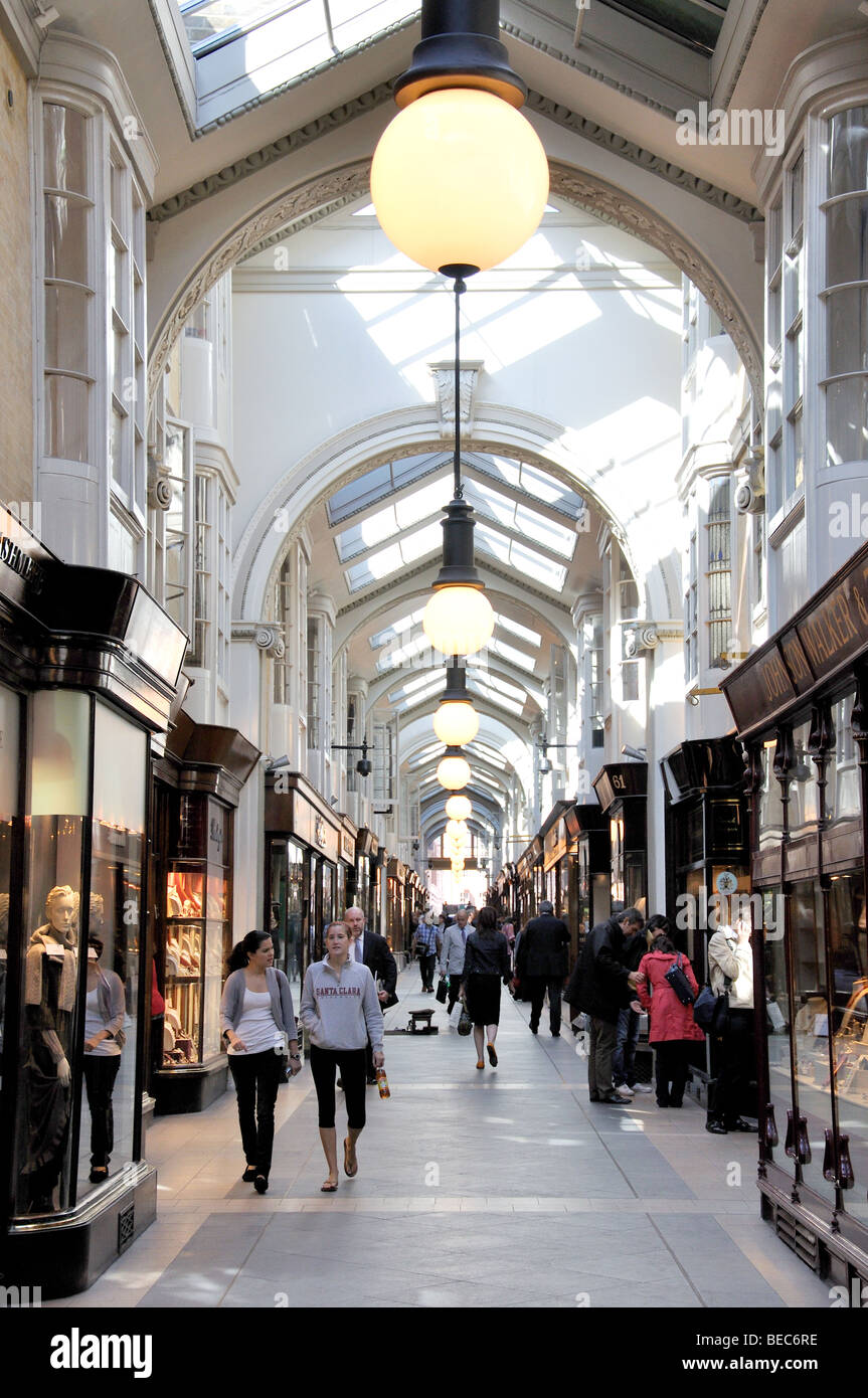 Burlington Arcade, Piccadilly, City of Westminster, Londra, Inghilterra, Regno Unito Foto Stock