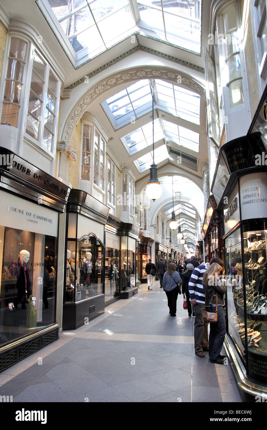 Burlington Arcade, City of Westminster, Londra, Inghilterra, Regno Unito Foto Stock